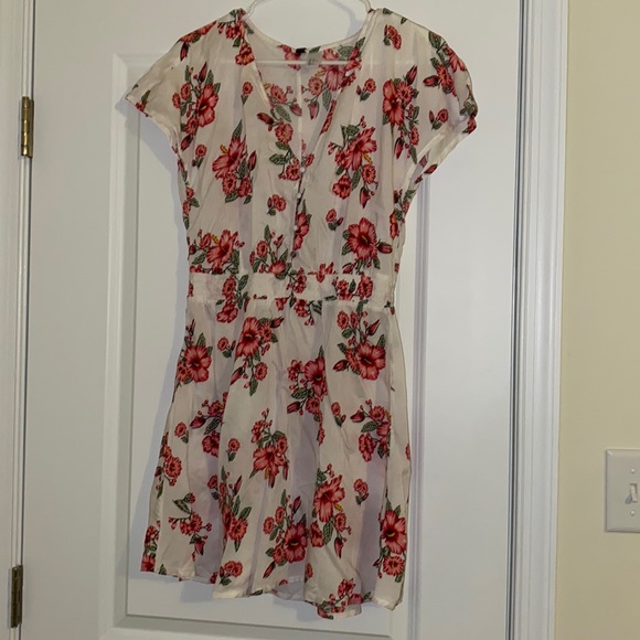 H&M short sleeve white and pink flower print dress. Size 6. - Picture 1 of 4